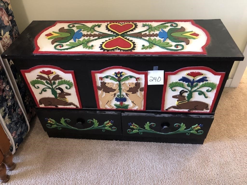 Dowry chest lined with cedar, with 2 drawers