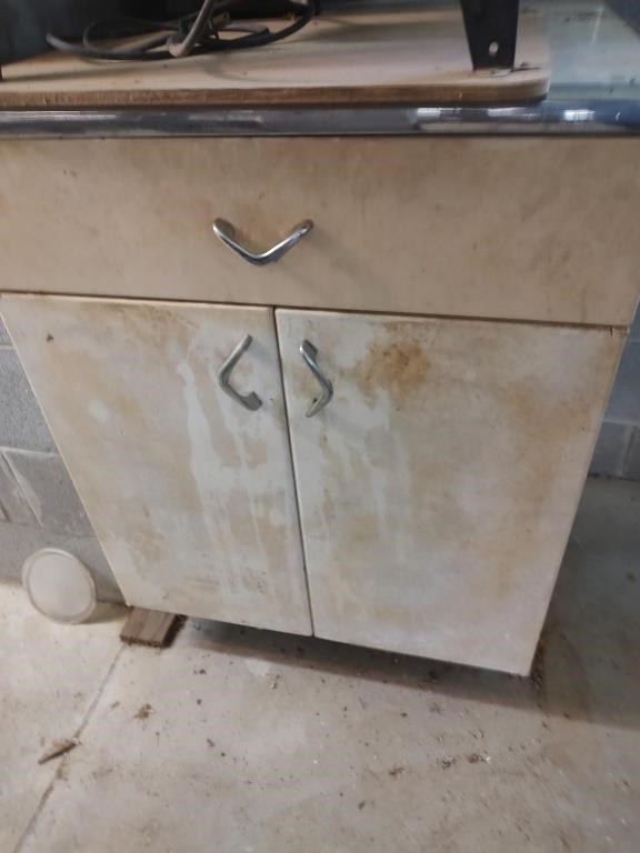 Metal Cabinet and Contents - Read Details