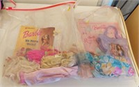 BARBIE- HUGE LOT- MANY BARBIES- CLOTHES AND