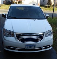 Garage Kept 2013 Chrysler Town and Country Mini