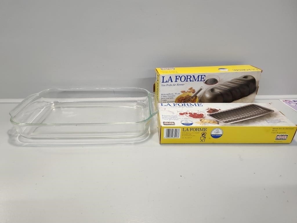 Pyrex Casserole Dish, Swirl / Halfround loaf Pan