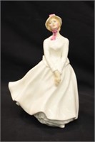 ROYAL DOULTON "MARY" - HN2374 - 7 1/2"H