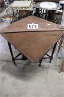 Vintage Gate Leg Table(R1)