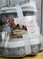 North Pole Trading Co. Family Blanket Larger Tham