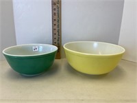 SET OF 2 PYREX PRIMARY MIXING BOWLS