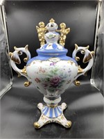 Beautiful Regency style urn with gold cherubs on l