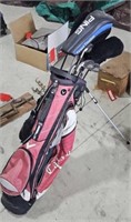 Calloway golf bag w/assorted golf clubs
