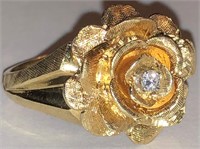 14k Gold Flower Ring With Diamond