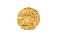 EARLY ISLAMIC GOLD COIN, 3.5g