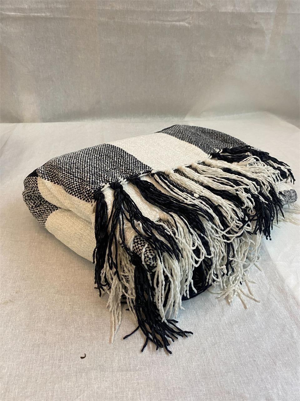 Beautiful Back &White Throw Blanket