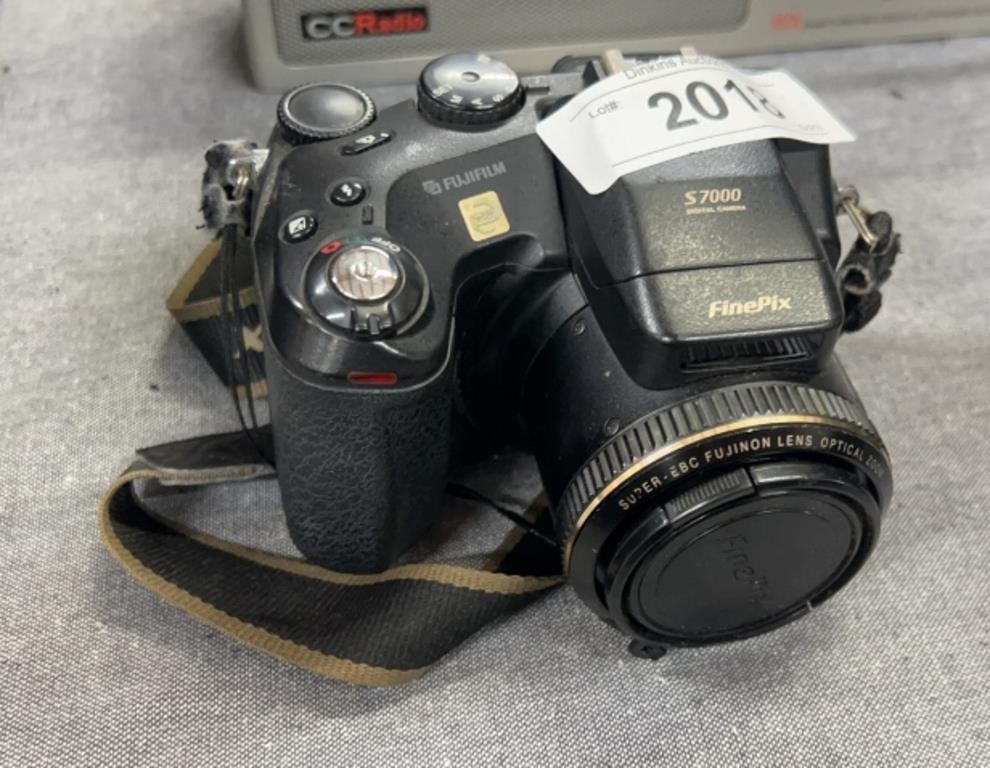 S7000 Fujifilm FinePix digital camera