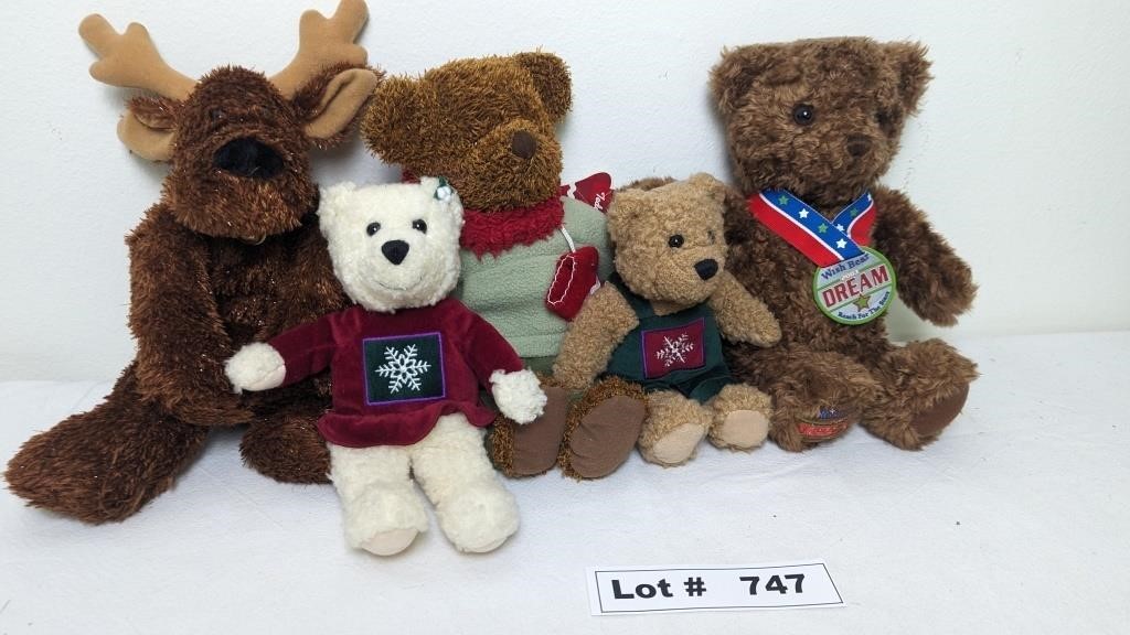 STUFFED BEAR COLLECTION AND MOOSE