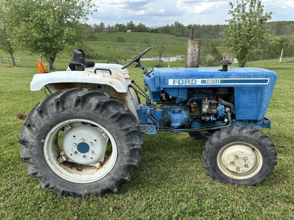 Ford F-1900 Diesel Four Wheel Drive Tractor