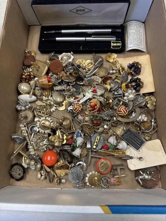 LOT OF COSTUME JEWELRY PARTS & PIECES