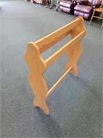 OAK OUTLET SOLID OAK QUILT RACK