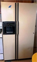 GE Side x Side Refrigerator w/ Ice & Water in Door