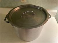 Large Stock Pot w/ Lid