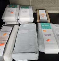 Flat Sheets. 1 king size, 5 full size. 2 twin