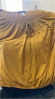 (XL) WOMEN'S MUSTARD COLOR TOP