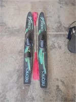 Cruiser water skis and paddle