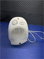 750 1500 W electric heater working