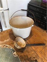 Enamel pot with ladle