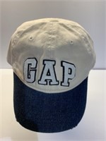 Gap self adjustable ball cap appears to be in