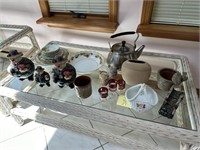 Collection of decorative items on the coffee table