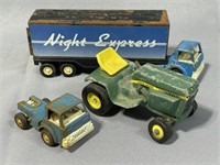 Toy John Deer Tractor, Night Express Trailer