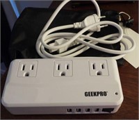 Geek Pro multi outlet traveling plug