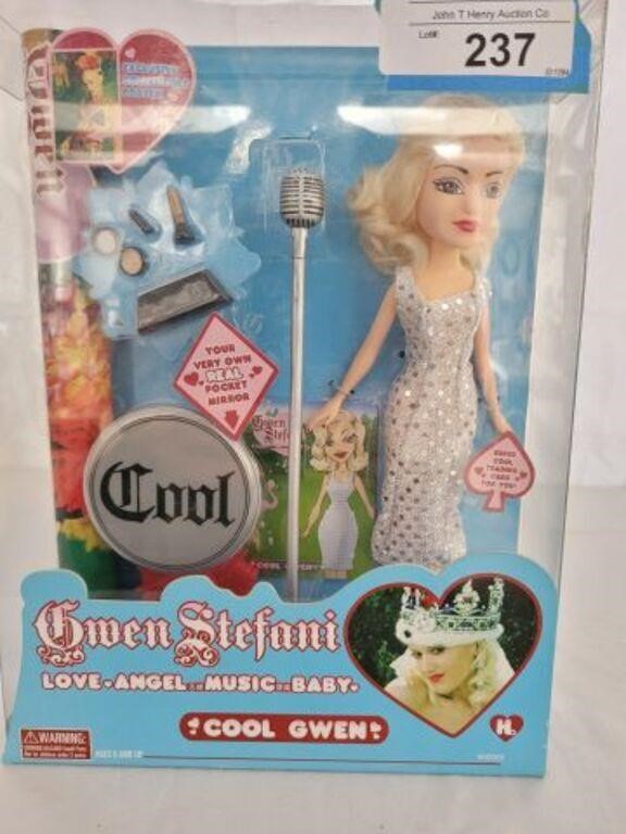 COOL GWEN DOLL