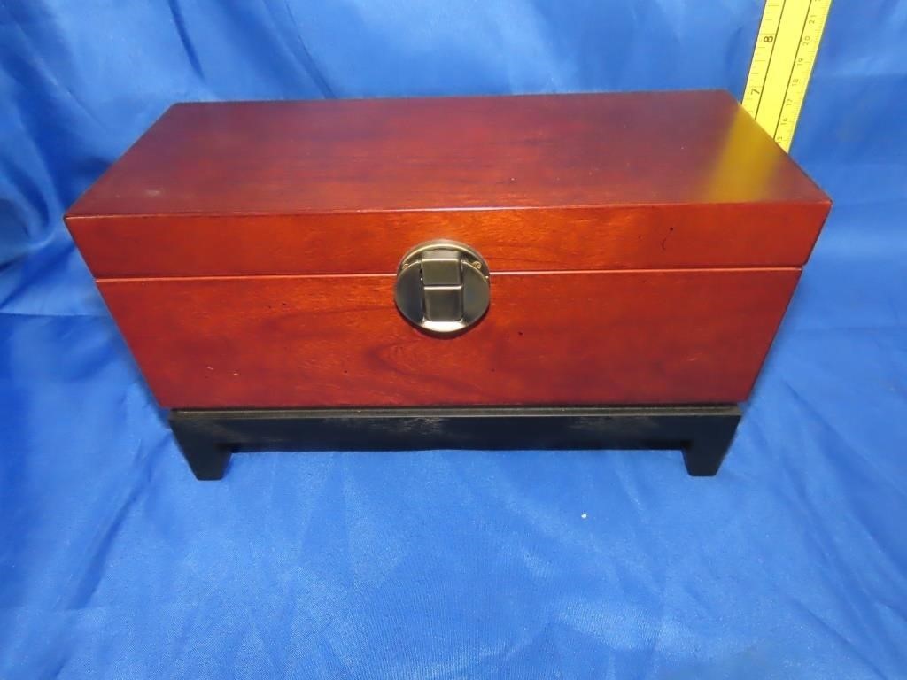 Online Estate Auction of Collectibles, Glassware & Furniture