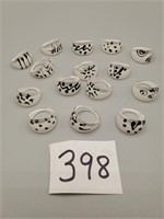 Acrylic Rings / 15pc Assorted White & Black