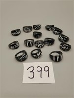Acrylic Rings / 15pc Assorted Black & White