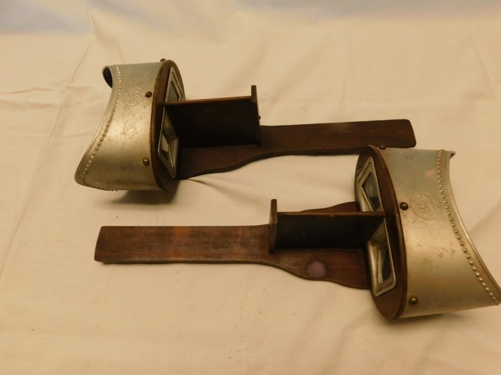 Two stereoscopes.