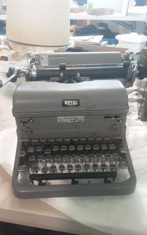 Antique 1946 Royal Typewriter Magic Margin Series