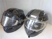 2 Helmets