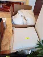 GROUP OF LINENS, PILLOWS, MISC