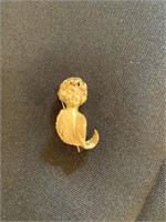 Figural Pin of a Woman Marked 18K 9.8g