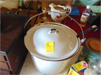 Red/white graniteware bucket w. lid & dipper
