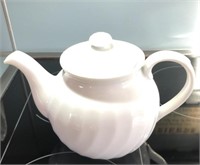 Corning 81-Ty White Teapot