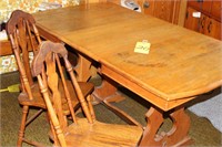 Oak table w/ 2 Chairs