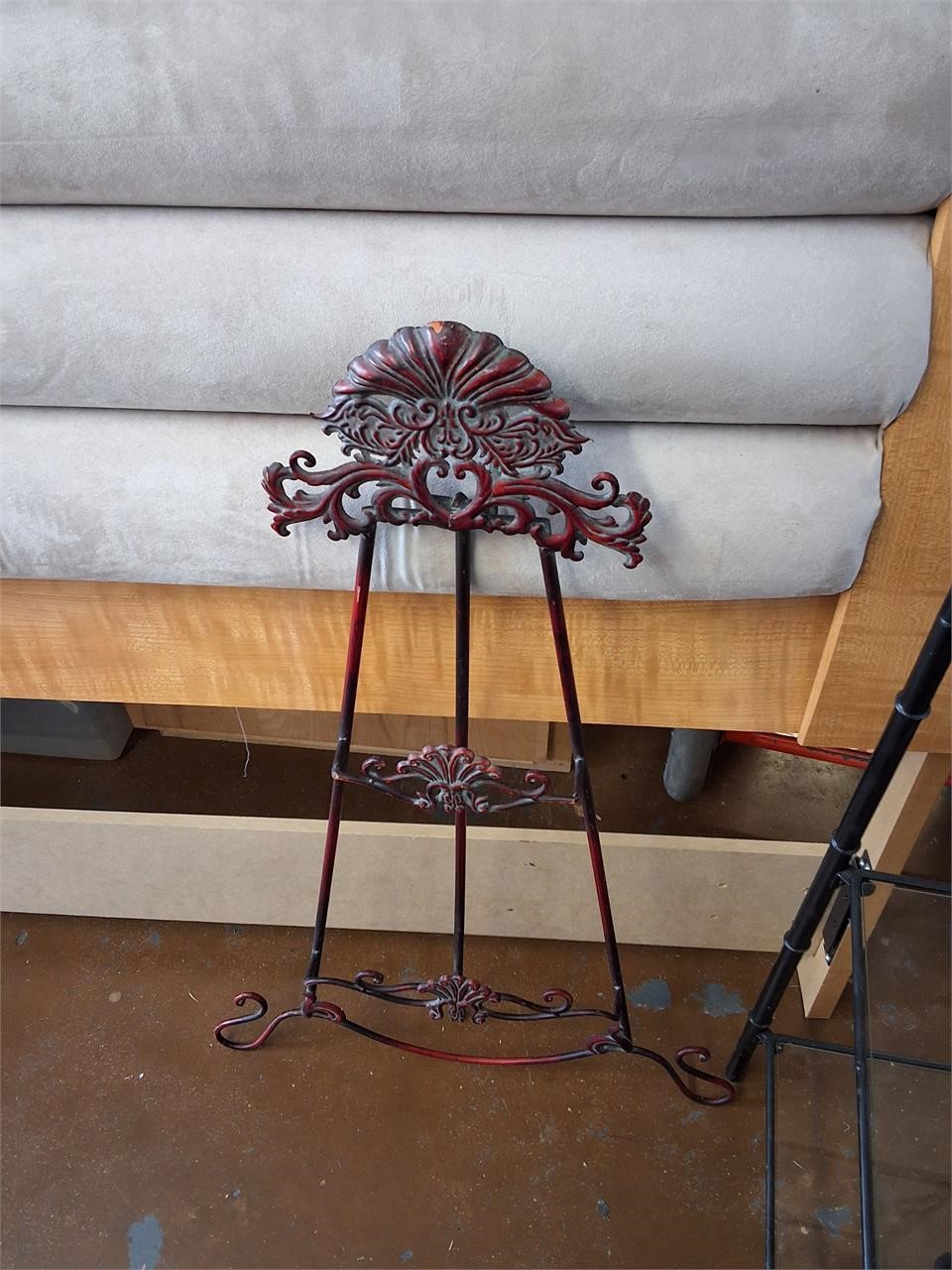 Metal decorative stand