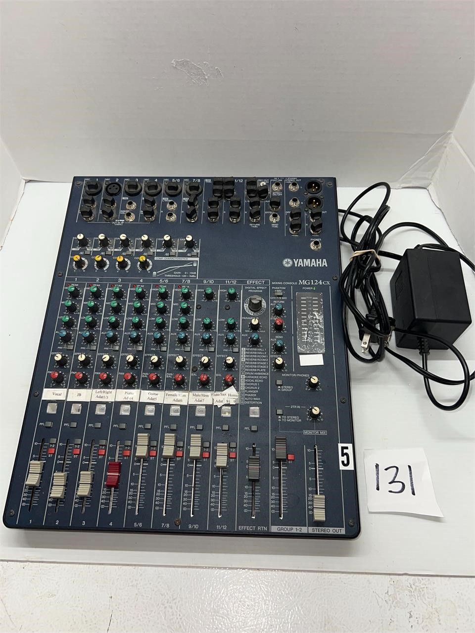 YAMAHA MG124CX MIXING CONSOLE POWERS ON