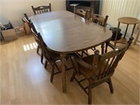 DINING ROOM TABLE W/ 2 LEAVES & 6 CHAIRS