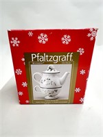 Pfaltzgraff Winterberry Teapot