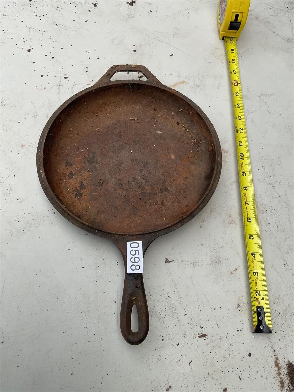 Lodge cast iron skillet