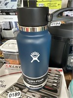 HYDRO FLASK 32 OZ WATER BOTTLE RETAIL $50