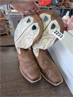 ARIAT SIZE 8 WESTERN BOOTS, GENTLY USED