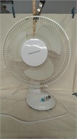 Lakewood 12-in oscillating fan